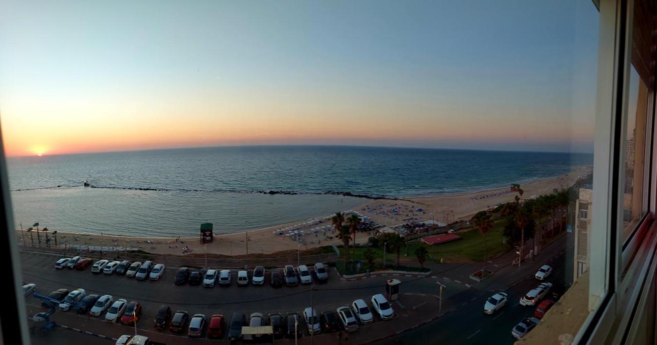 612 Apartment On The Beach Bat Yam Eksteriør billede