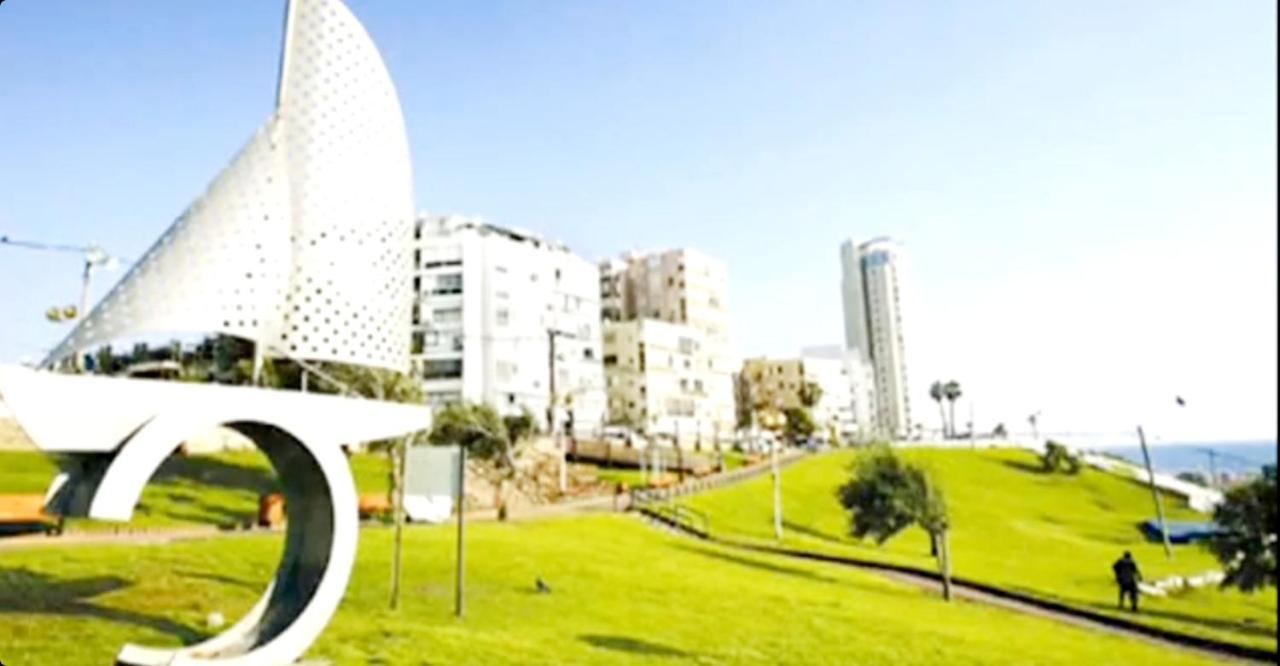 612 Apartment On The Beach Bat Yam Eksteriør billede