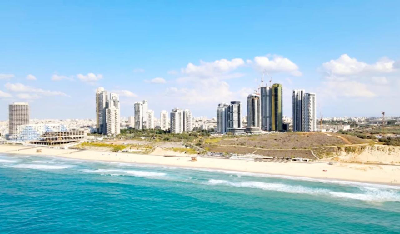 612 Apartment On The Beach Bat Yam Eksteriør billede
