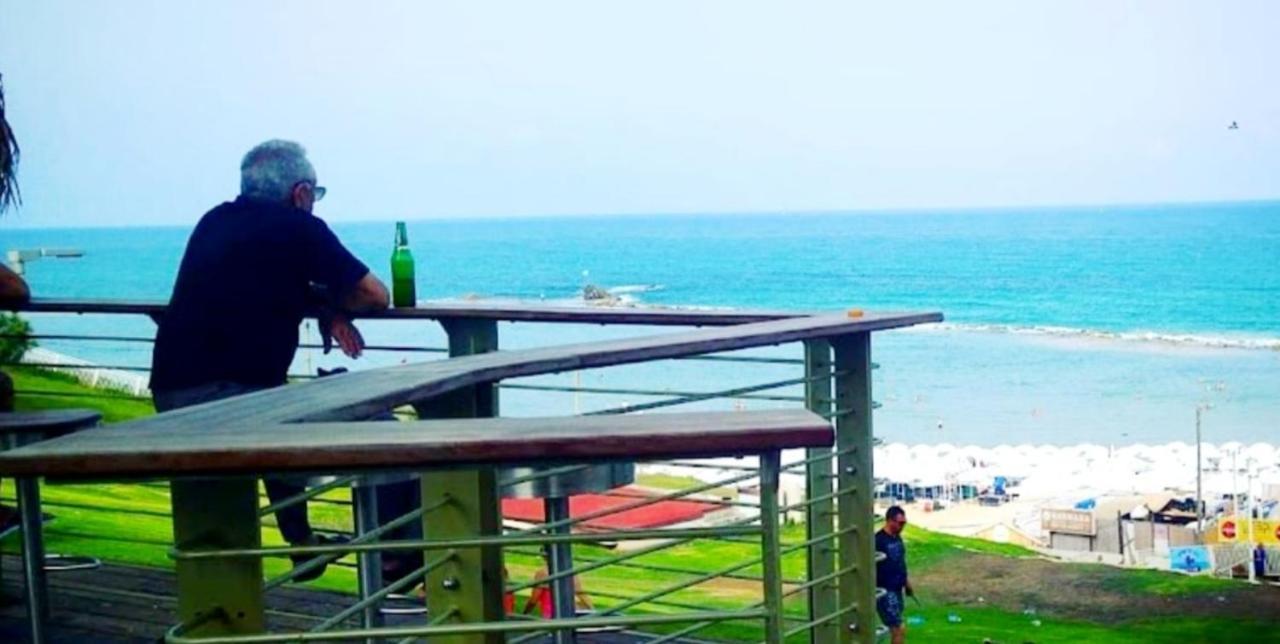 612 Apartment On The Beach Bat Yam Eksteriør billede
